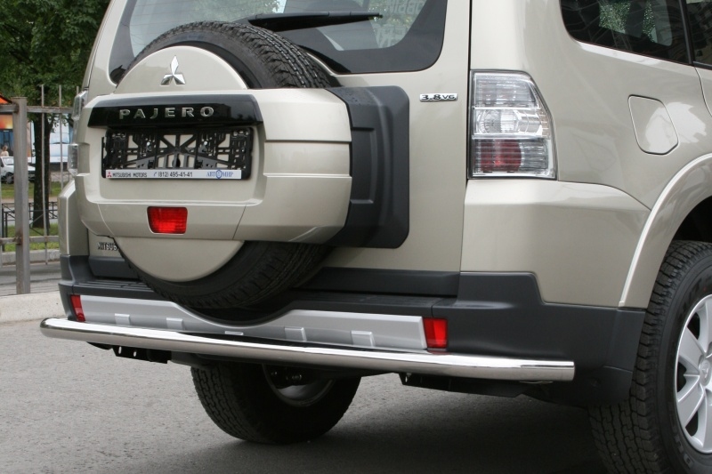 Защита заднего бампера ф76 из нержавеющей стали Mitsubishi Pajero IV
